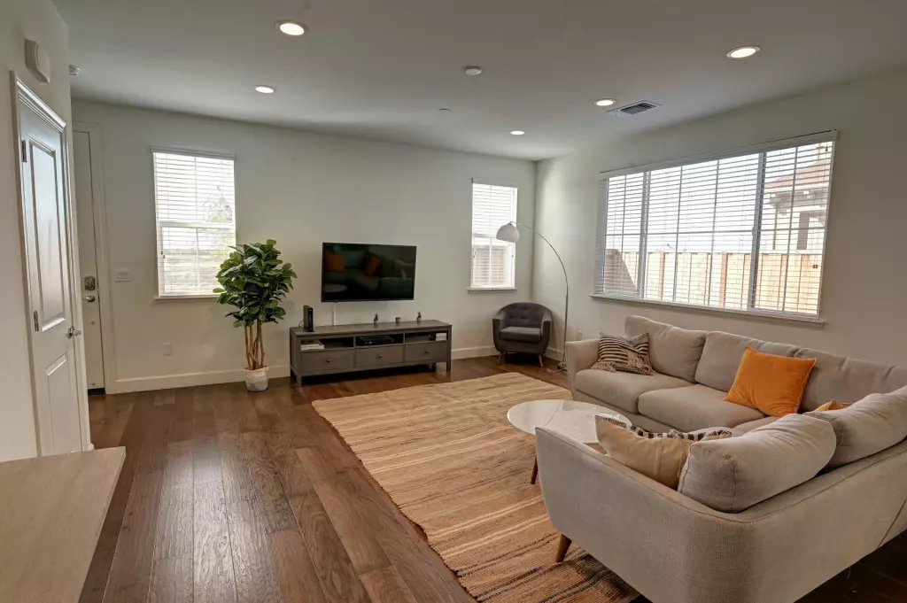 Living room, hardwood floors