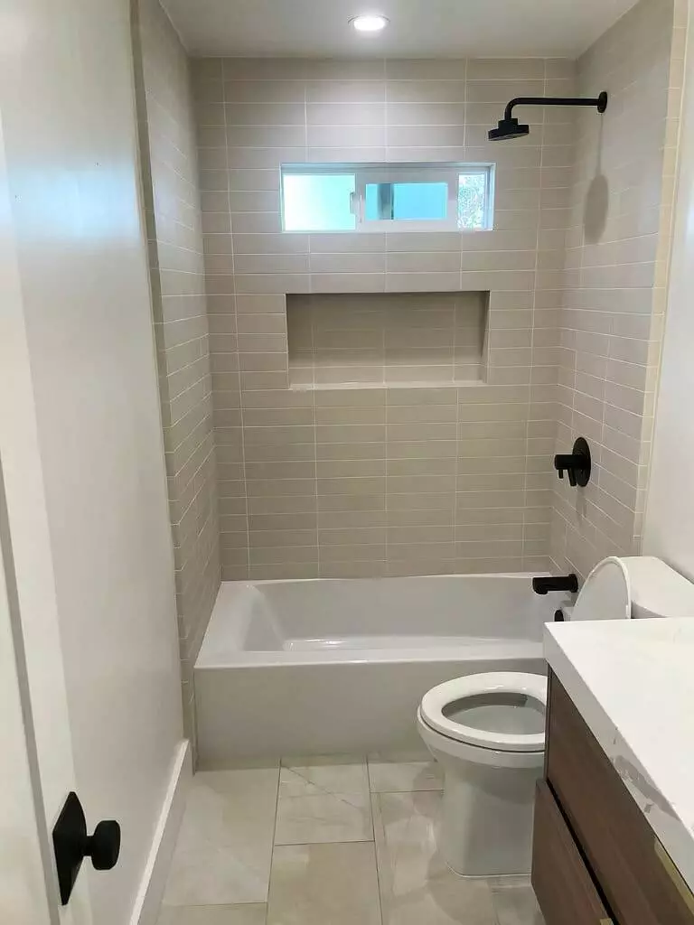 A bathroom with a sink and tub.