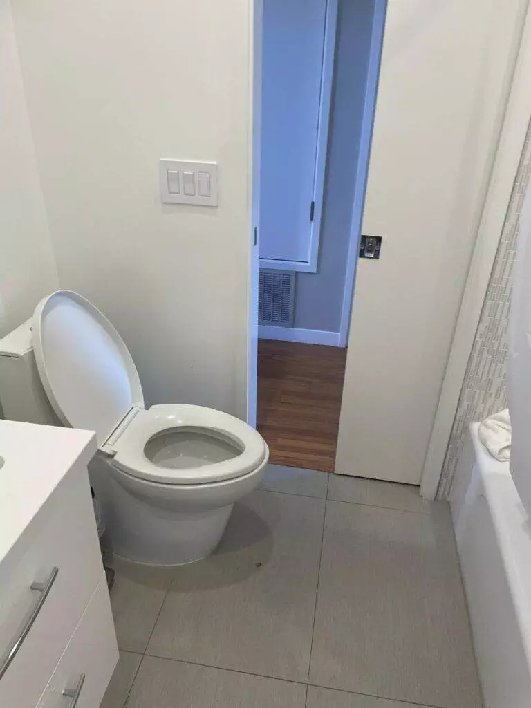 The Benefits of Opting for a Traditional Round Toilet over an One Piece Elongated Toilet